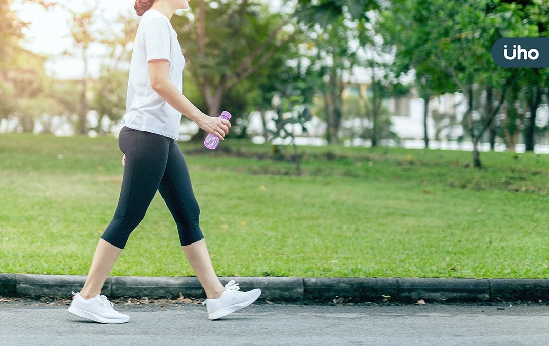 運動前，你還只用拉筋熱身嗎？快學「6招踏步法」動態熱身才有效