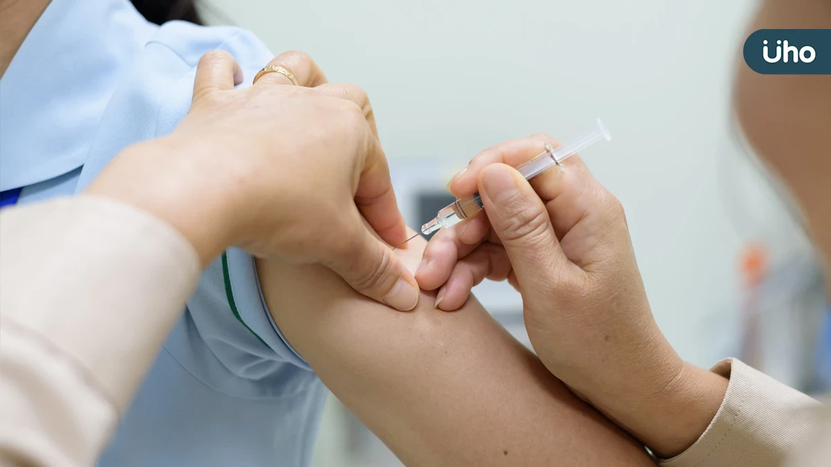 Novavax 16.5萬劑XBB1.5疫苗已抵台，年前供全台院所分配接種