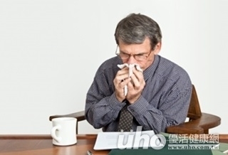 眼周痛、黃鼻涕5個月　男患鼻竇炎不自知