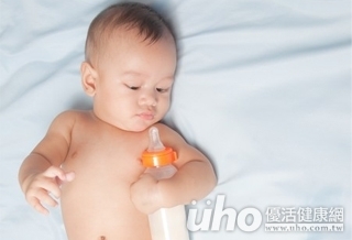 寶寶一歲換奶關鍵！醫：可考慮添加益生菌奶粉