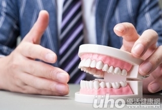 驚！「暴牙」「 牙周病 」竟是舌頭惹的禍？!