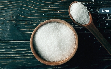 「汙染食鹽」吃下肚會有危害？什麼鹽最健康？搶鹽巴前先搞懂5件事