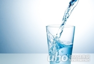 保持樂觀　「半杯水」的哲學