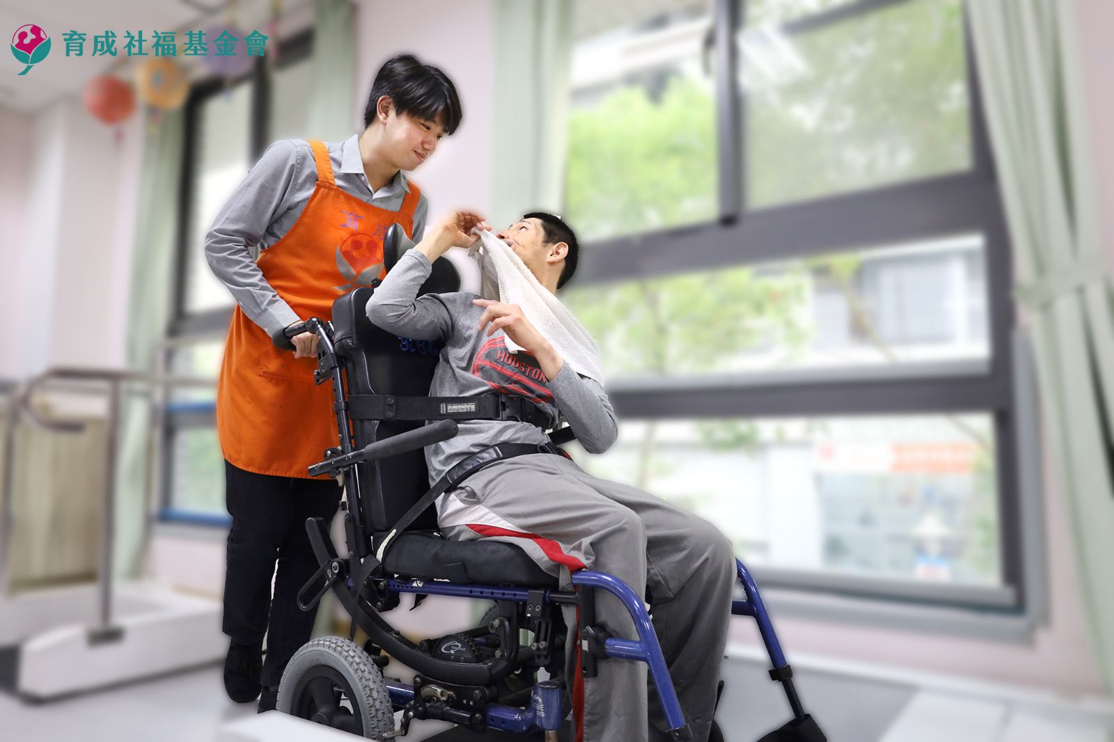 雙老的沉重與艱難 育成社福承擔全人服務 堅持走一條人少的照顧道路