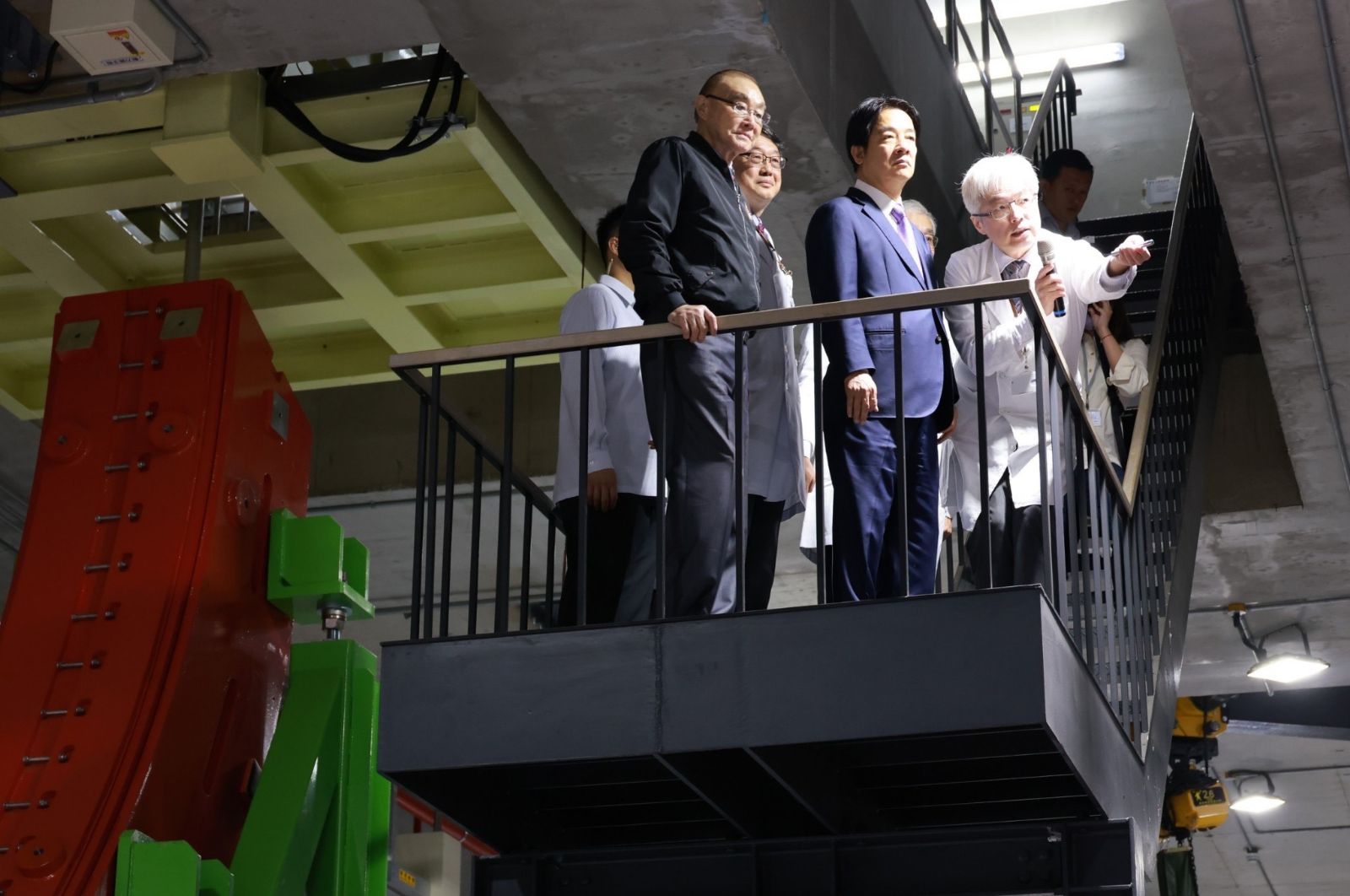 賴副總統參訪北榮 讚揚重粒子尖端治癌