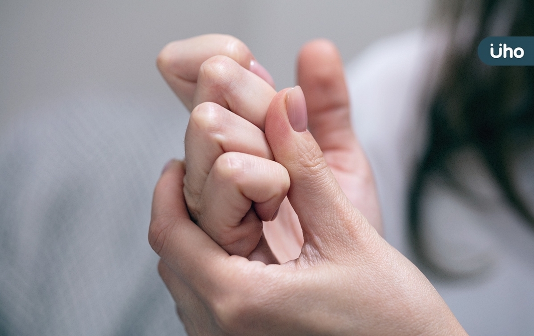 手指疼痛還變形！不可逆的「退化性關節炎」嚴重恐侵蝕骨頭