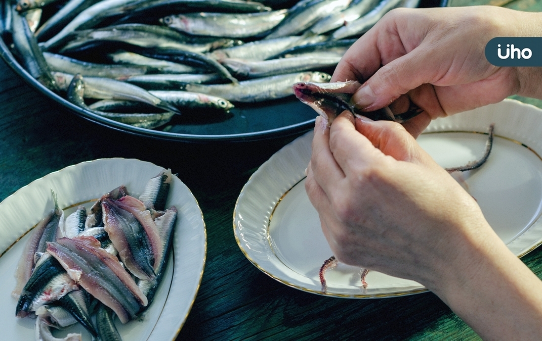 處理海鮮小心！醫師曝「海洋弧菌」感染會致命，教你3點降低風險