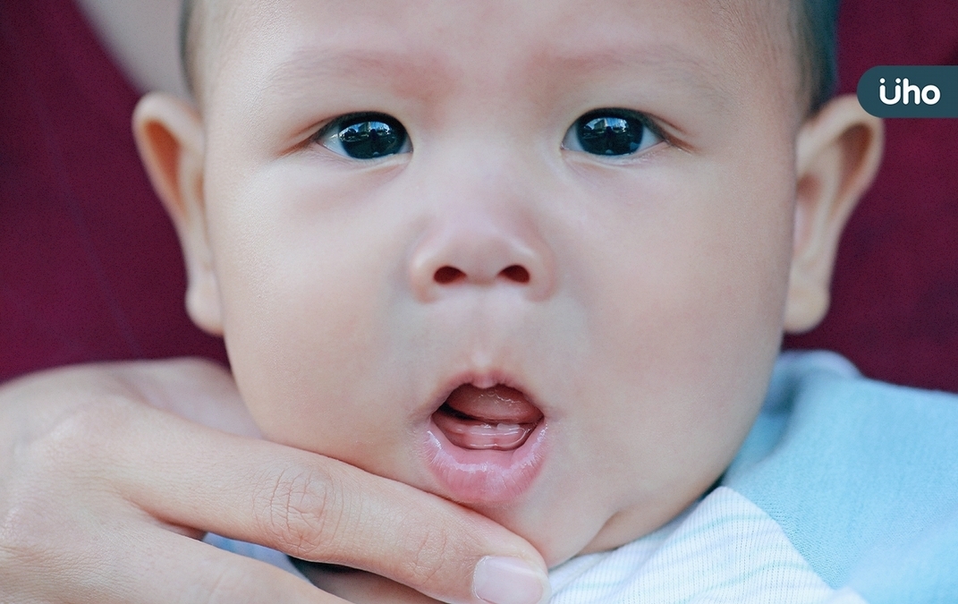 寶寶長乳牙了嗎？「●●歲前」沒長快就醫！長牙一定要注意的4件事