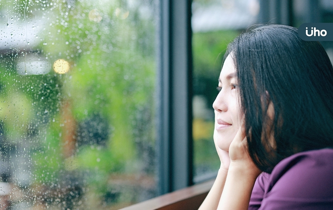 梅雨季越睡越累、下肢水腫，恐因體內濕氣太重！醫教去濕消腫8招保健