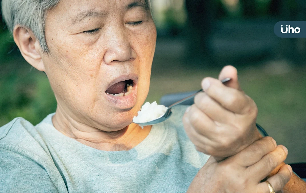 老人家牙口不好，適合吃哪些食物？牙醫教淋「2神物」讓餐點更順口