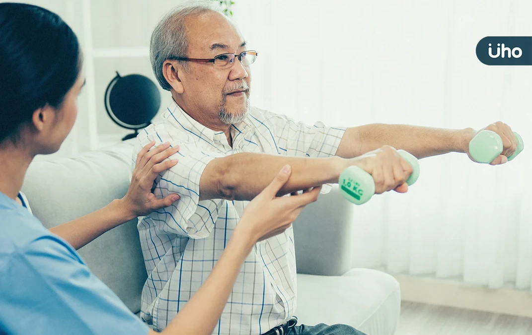 長輩下肢無力、跌倒怎麼辦？治療師教「3招」養肌：體重減5%要就醫