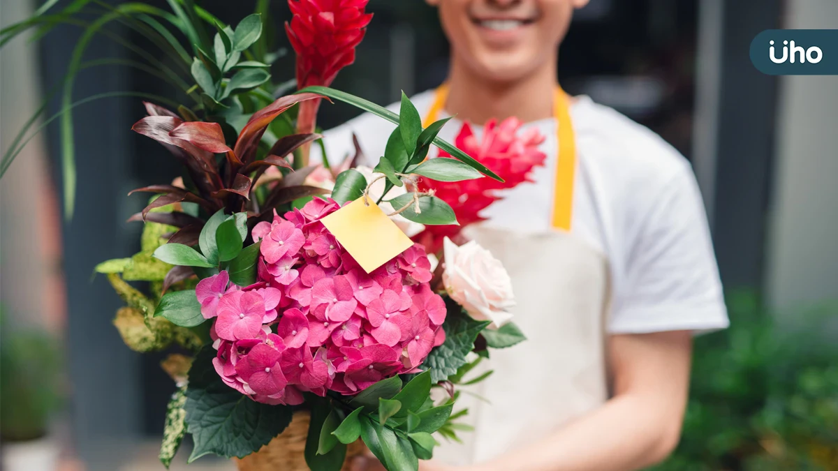 腦膜瘤成功移除 花店老闆重拾手藝自製花束贈醫護