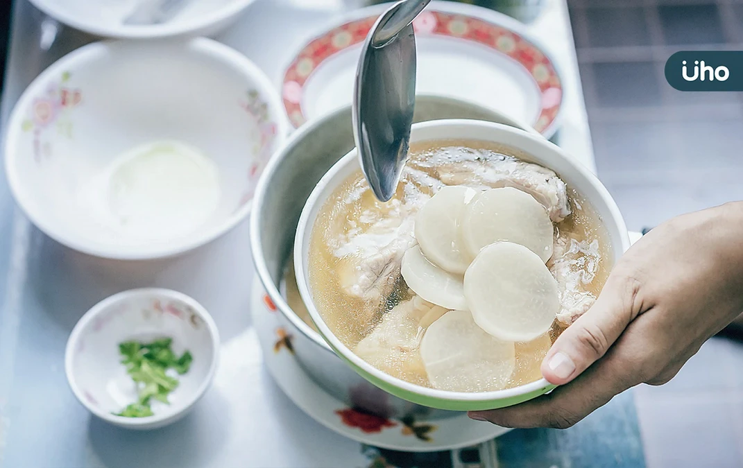 有食譜》冬天吃白蘿蔔正當時！教你電鍋燉「蘿蔔雞湯」加1味超香醇