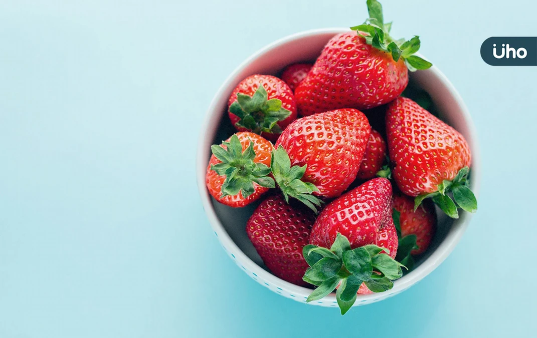 草莓不是越大顆越甜！農糧署教「3招」挑草莓：關鍵看「這部位」光澤