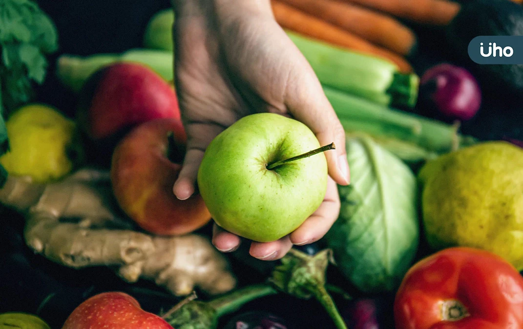 20種最強「排毒食物」推薦！常見的蘋果、芭樂都上榜：還能防便秘