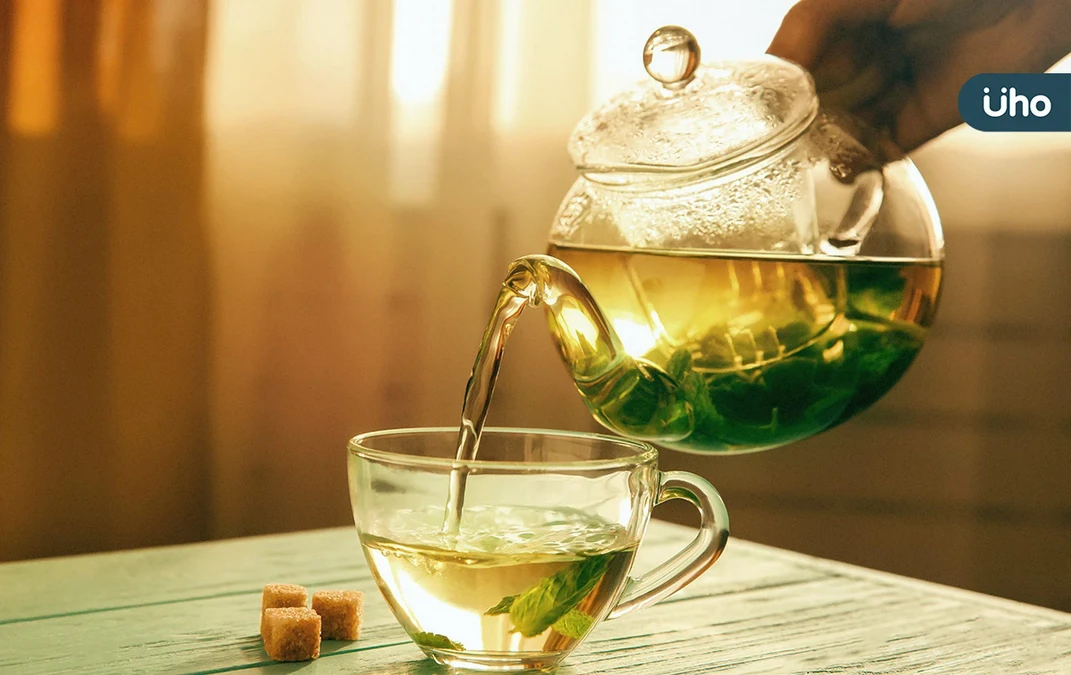 別再喝手搖飲！消暑解熱必喝8種涼茶：菊花茶最清熱、仙草茶降火氣