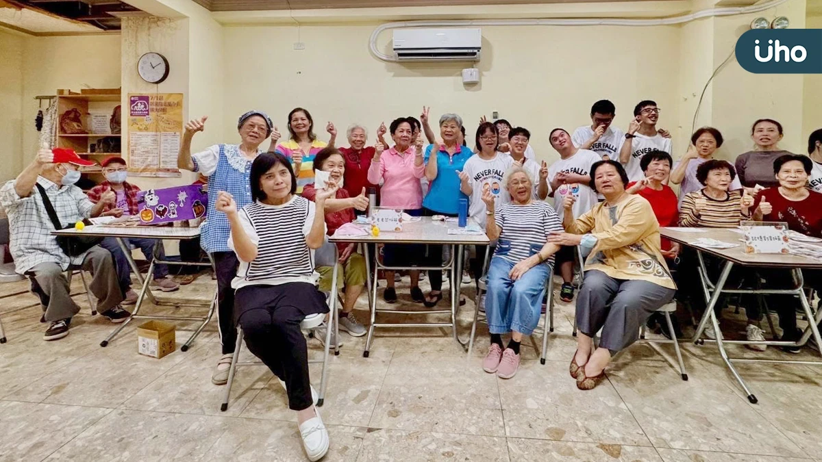 土城中央小作所青年走進長照關懷據點 與長輩共創「在地樂活」時光