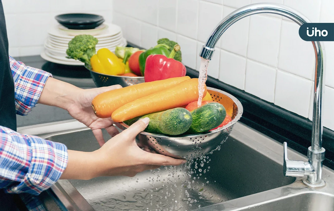洗菜加鹽、小蘇打都錯！專家教4步驟去除農藥：減少近8成農藥殘留