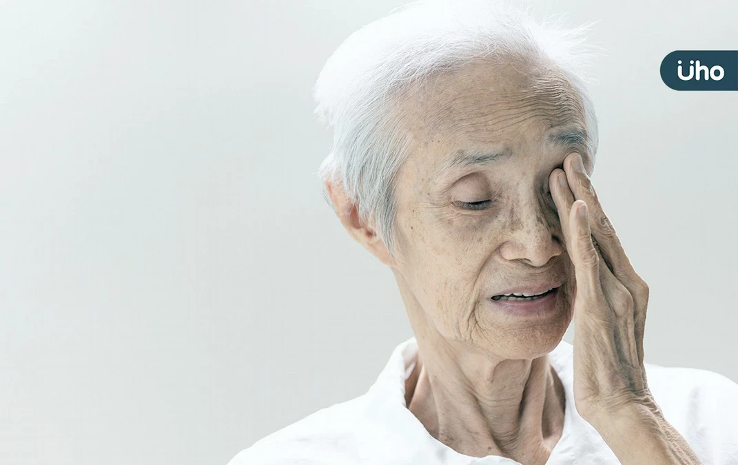 視力模糊、變暗⋯恐是「視網膜病變」警訊！醫揭「1關鍵」千萬別忽略