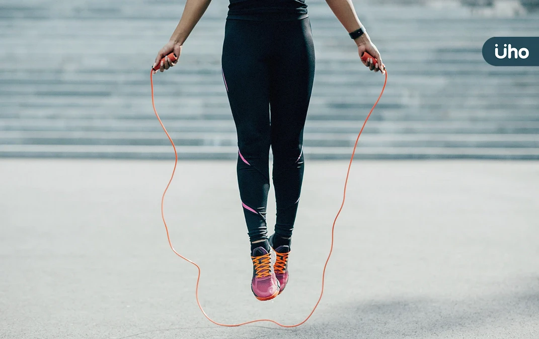 輕鬆瘦身的「跳繩減肥法」！名醫教「4個步驟」燃脂效果延長6小時