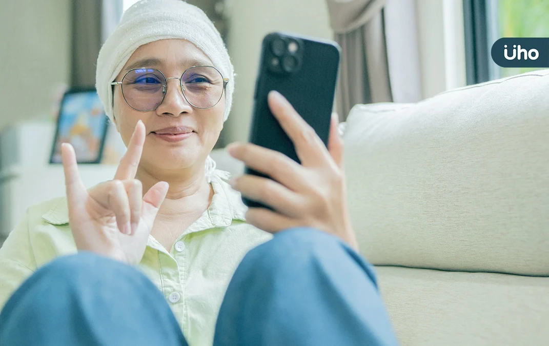 將癌症變成人生的禮物！她面對生死卻樂觀以對：所有療法我全都要