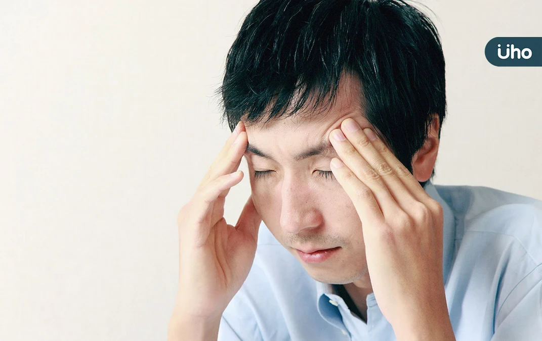 中年男頭痛長達月餘⋯痛到坐立難安！醫揭「2方法」半年內能改善