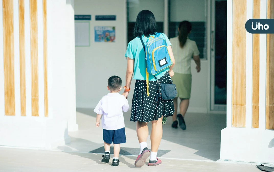 媽媽可不可以帶男童進女廁？醫曝「安全大於一切」孩子需要家長陪伴