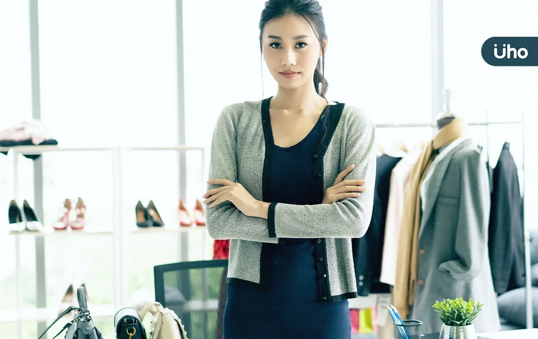 冬天保暖內搭怎麼選更有型？V領最顯瘦、顏色搭對才有「天鵝頸」