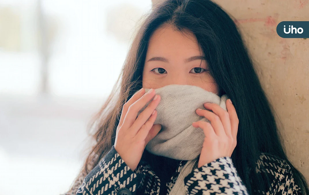保暖效果大不同！日服飾專家實測圍巾「1種圍法」：從脖子暖到手腳