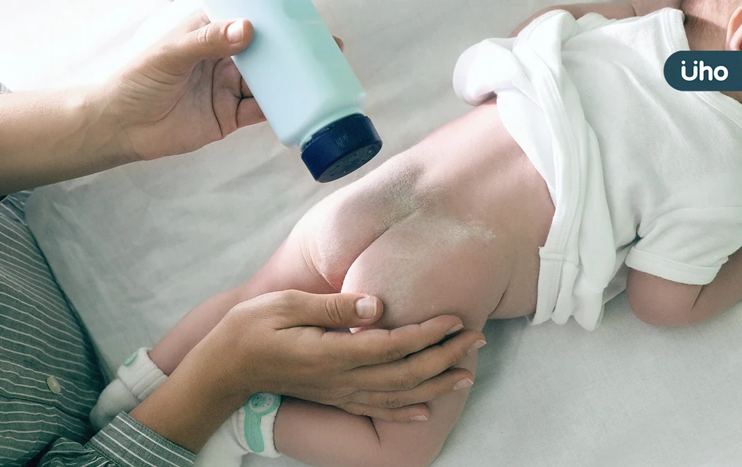 爽身粉竟暗藏致癌「隱形殺手」？皮膚科醫建議「1物品」代替爽身粉