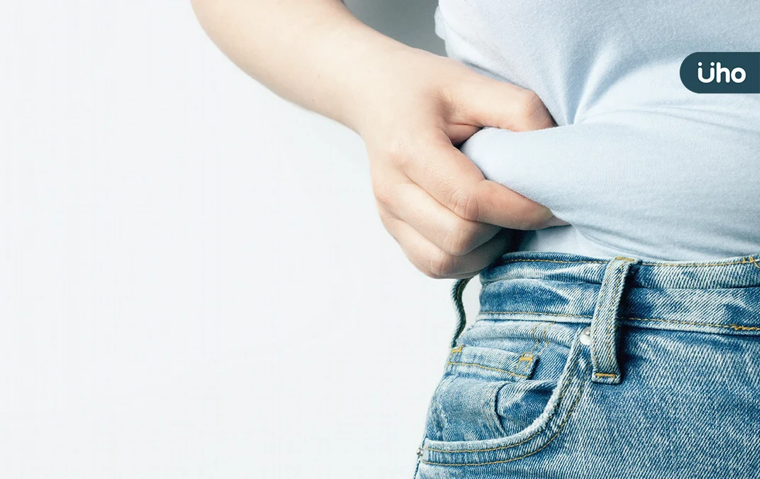 明明不胖卻沒腰線？醫揭「4大原因」影響腰部曲線：不只與體重有關