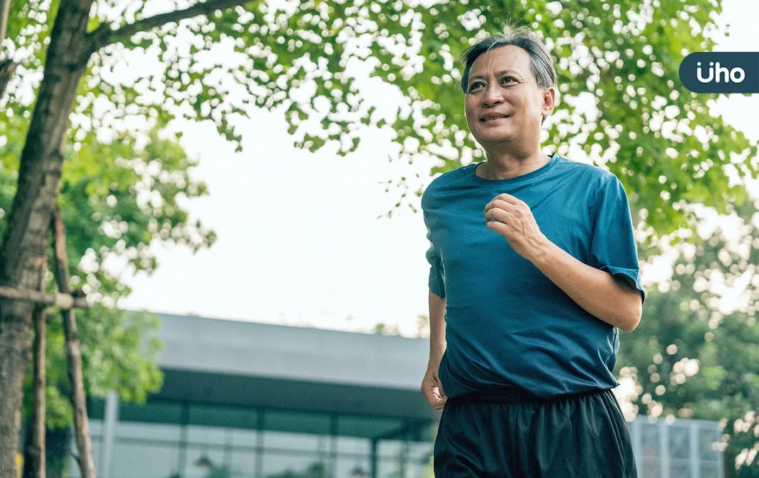 日本瘋「超慢跑」減肥、高齡都能做！醫揭正確跑步「1訣竅」護膝關節