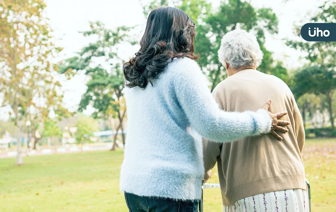 媳婦辭職只為照顧公公？揭密台灣女兒照護困境：吃力討好也必須做