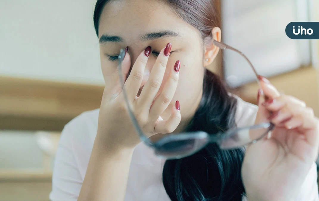 視力模糊是用眼疲勞嗎？眼科醫教你「判斷關鍵」出現5大警訊快就醫
