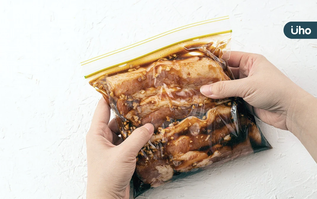 冷凍肉千萬「別放常溫解凍」！專家授「安全解凍3招」這招最快速