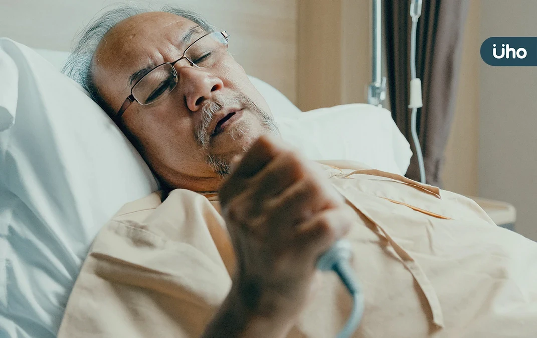 一人臥床拖垮全家！如何讓長輩「自願變健康」？藥師教3步驟溝通