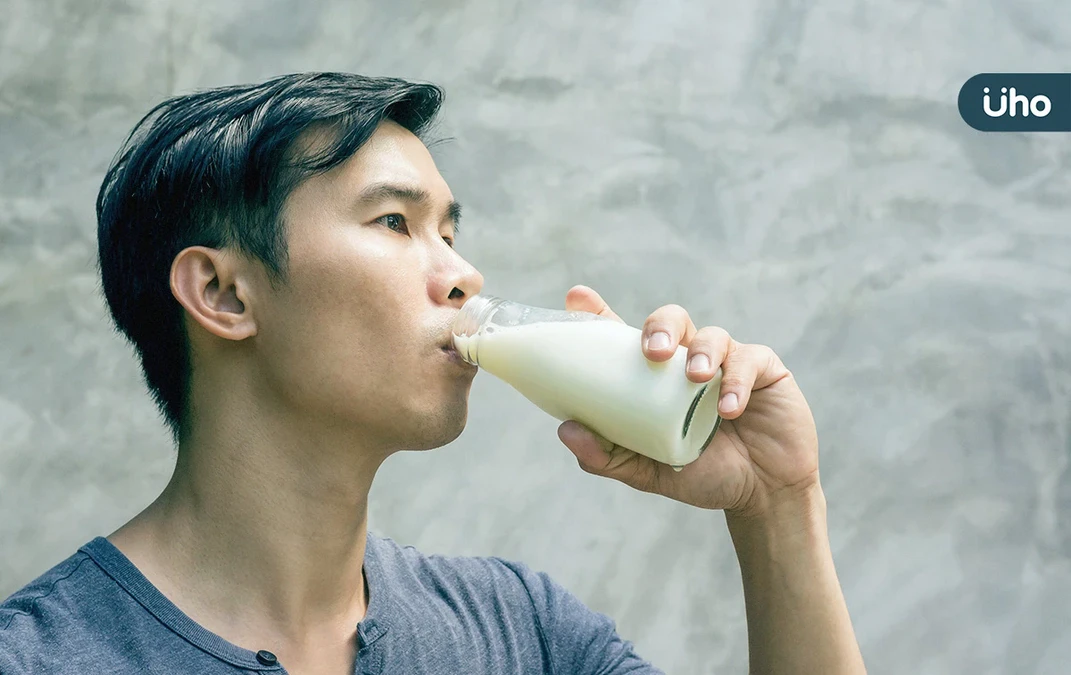 喝牛奶、豆漿容易生痰？感冒時喝更嚴重？研究揭「關鍵原因」來解答