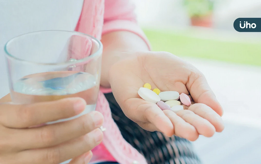 藥太大顆，可以剝半或磨成粉嗎？藥師建議「1招技巧」避免副作用