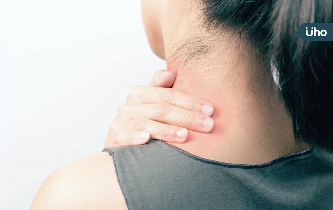 脖子僵硬、肩頸痠痛？別再伸展拉筋了！醫：錯誤拉扯恐讓症狀惡化