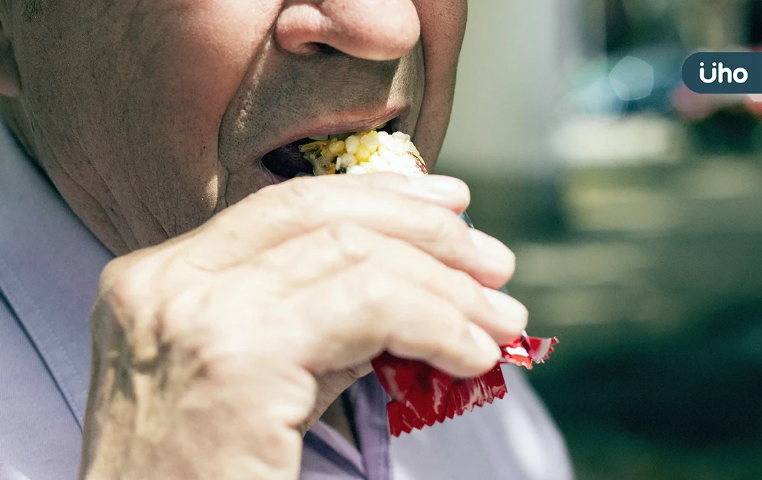 咬不動、講話慢⋯牙口不好恐增失智風險！醫揭「1關鍵」千萬別輕忽