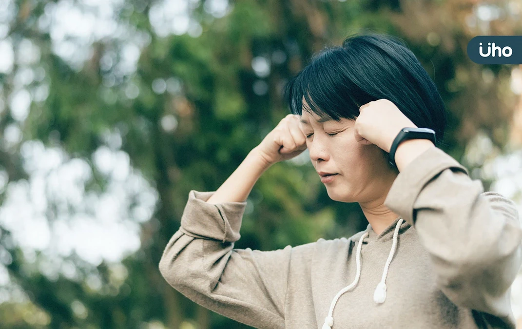 頭痛、畏光、噁心⋯生理期來就頭痛？醫揪「月經偏頭痛」關鍵原因