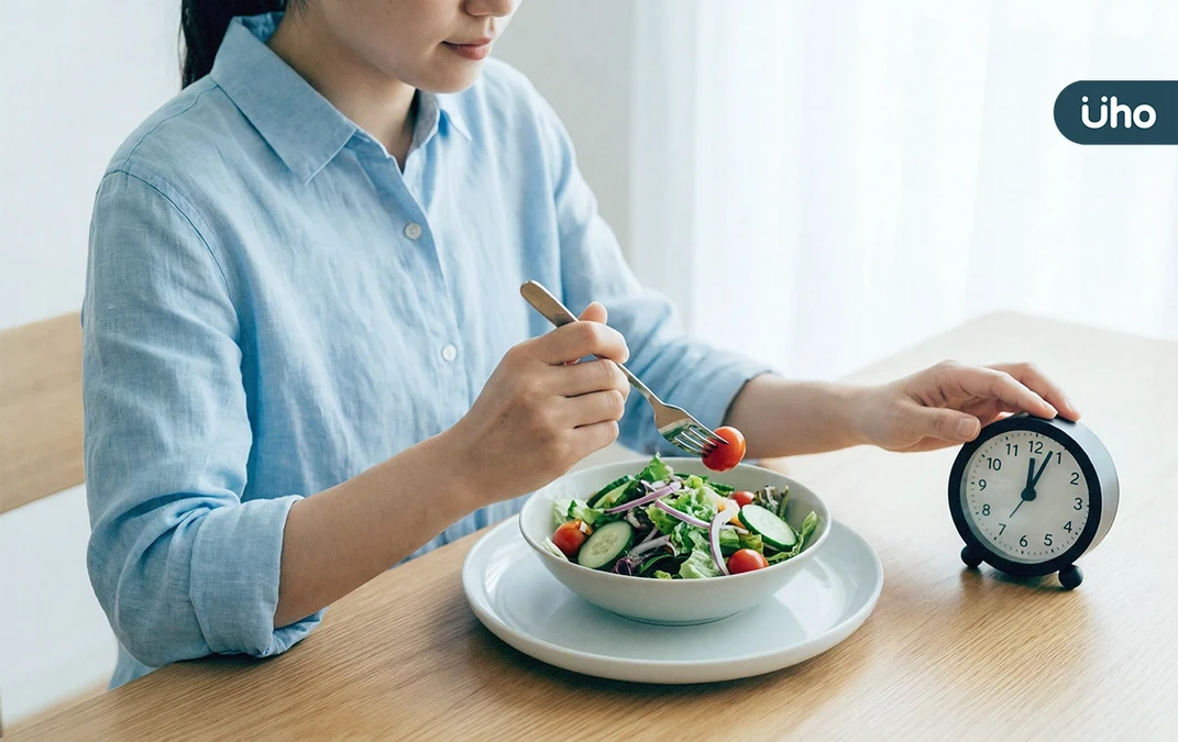 168斷食要吃對時間！台大研究揭「晚上7點前吃完」體重多減1公斤