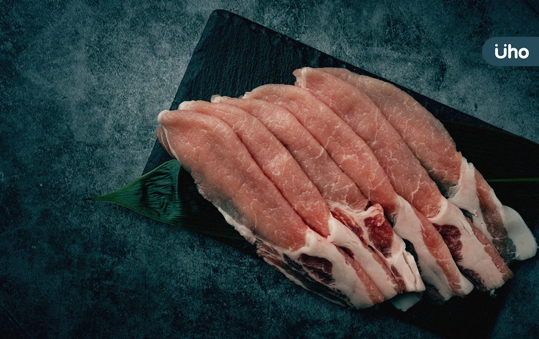 豬肉沒煮到全熟，小心把寄生蟲吃下肚！營養師揭「2大風險」別吃半熟