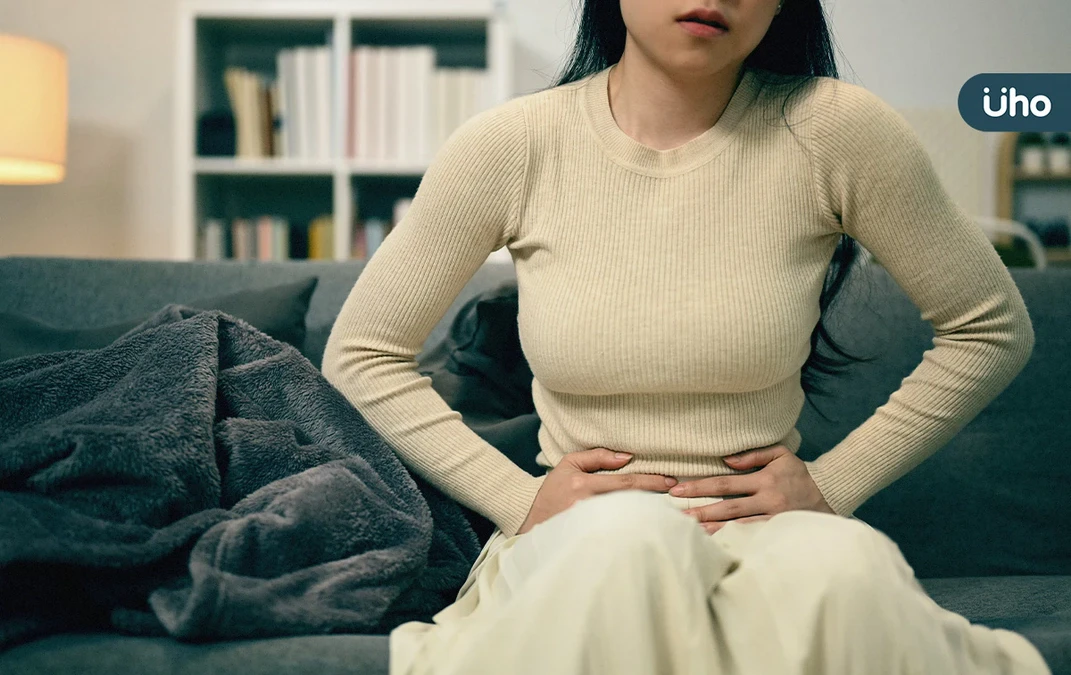 經血什麼顏色才正常？淺紅色、暗紅色、鮮紅色⋯這1種當心發炎感染