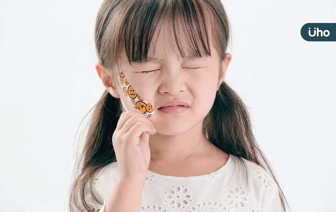 網購貼紙超毒？3歲女童爛臉恐留疤⋯醫揭恐怖真相「3大安全隱憂」