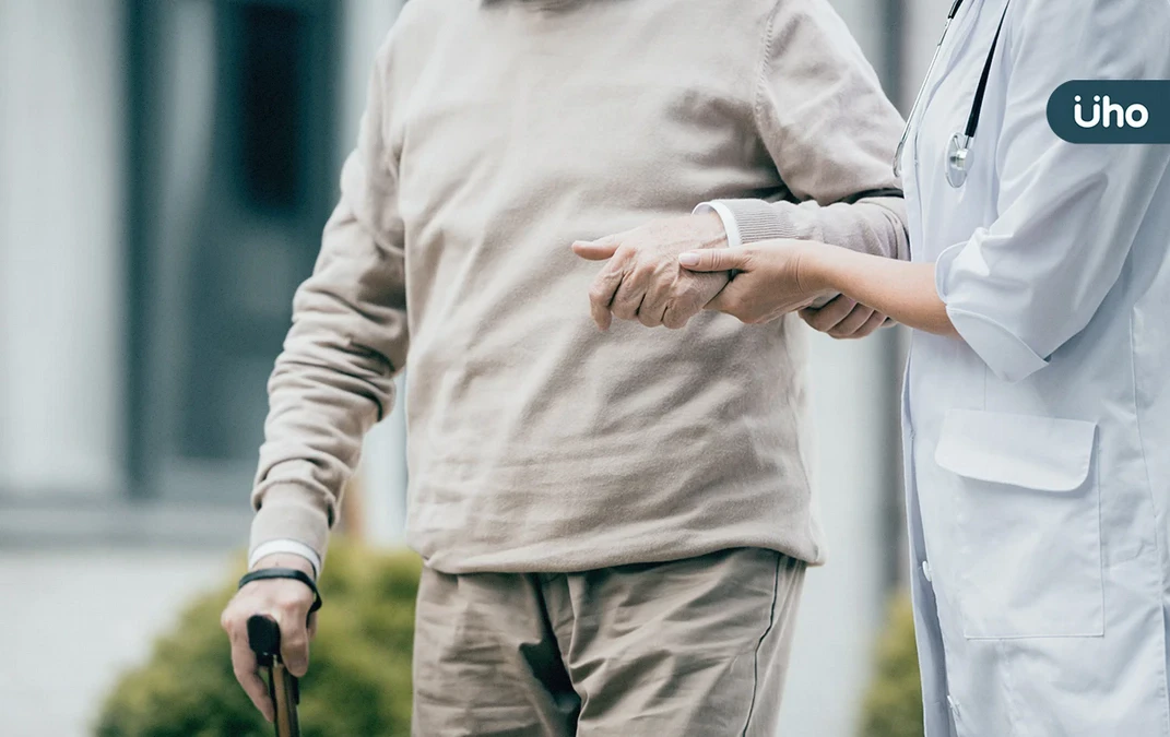 這不是失智症！走路不穩、記憶變差⋯醫揪「常壓性水腦症」典型症狀