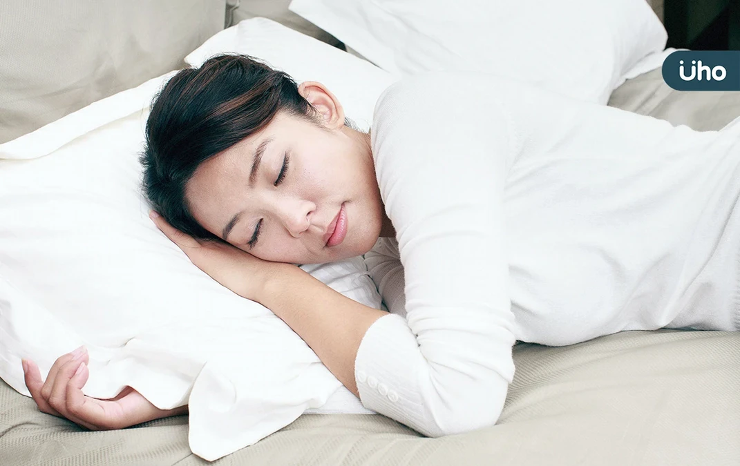 農曆七月鬼壓床？其實是睡眠癱瘓症！醫籲更改「睡覺1姿勢」能改善