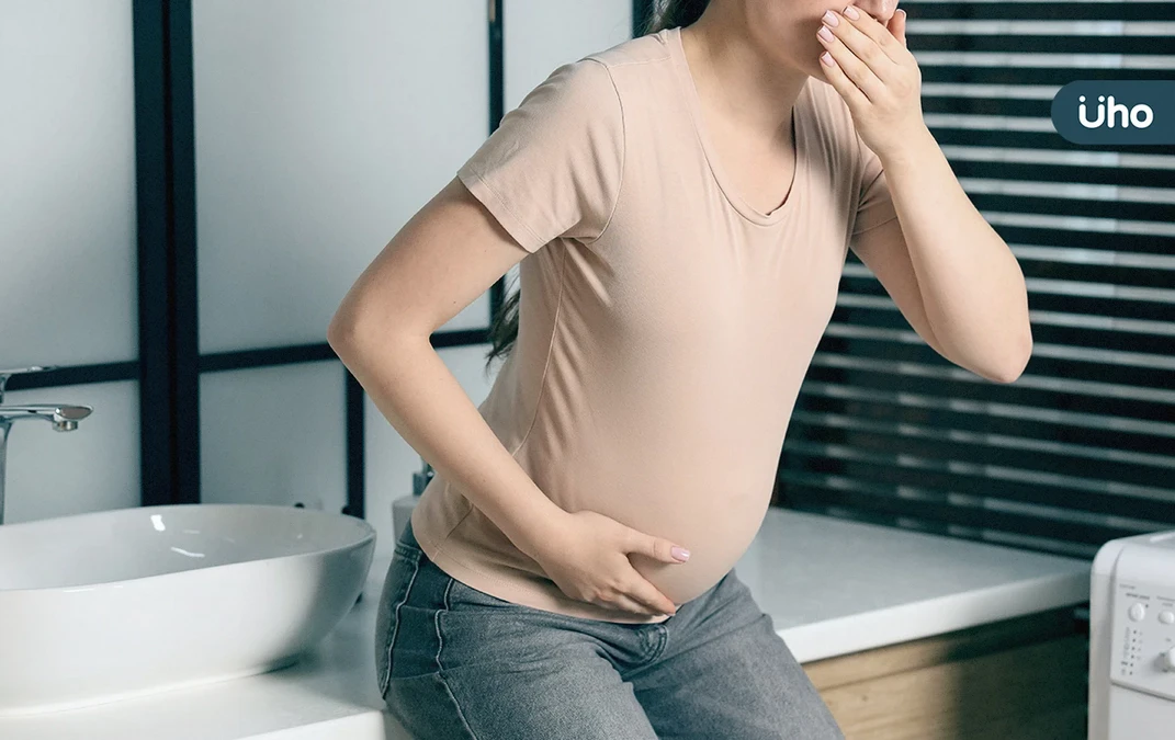 懷孕一早就想吐？「孕期晨吐」10種舒緩方法：小口喝水、吃蘇打餅乾