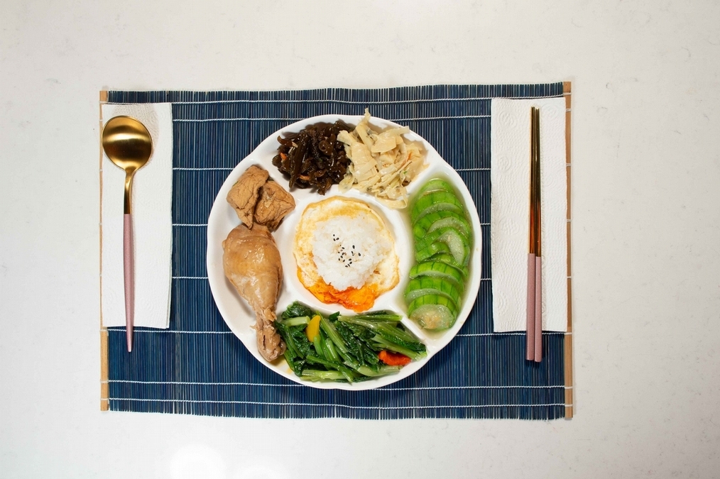 滷雞腿飯餐盤