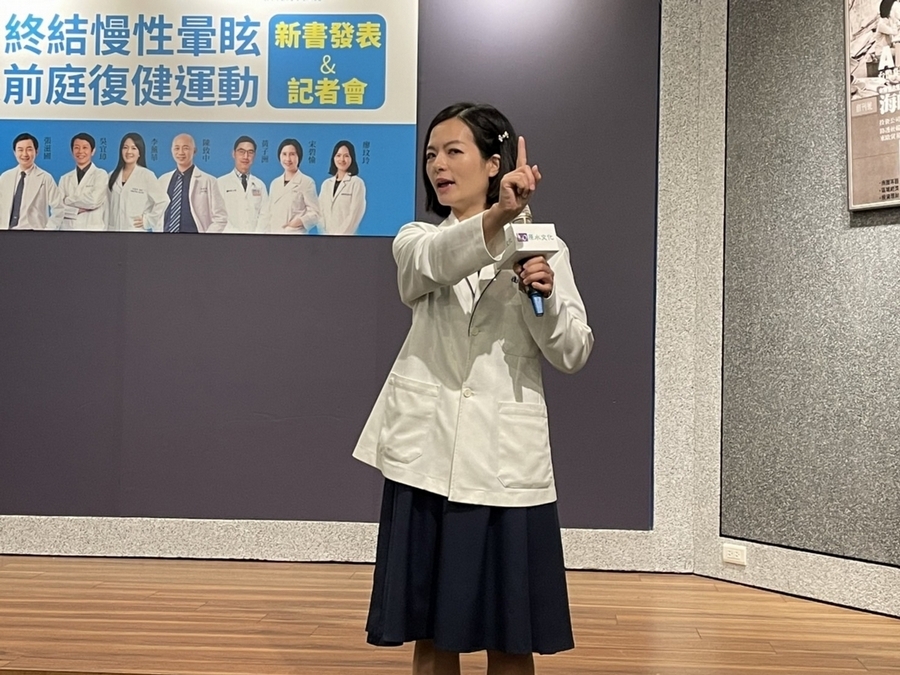 有圖解》治頭暈做「復健運動」就有效！物理治療師親授「4招」在家做